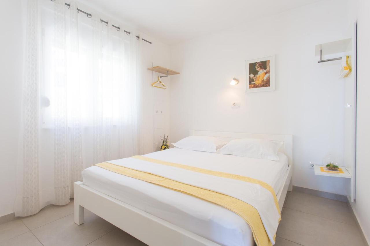 Apartments Bandic - 30 Meters To The Beach Trogir Eksteriør bilde