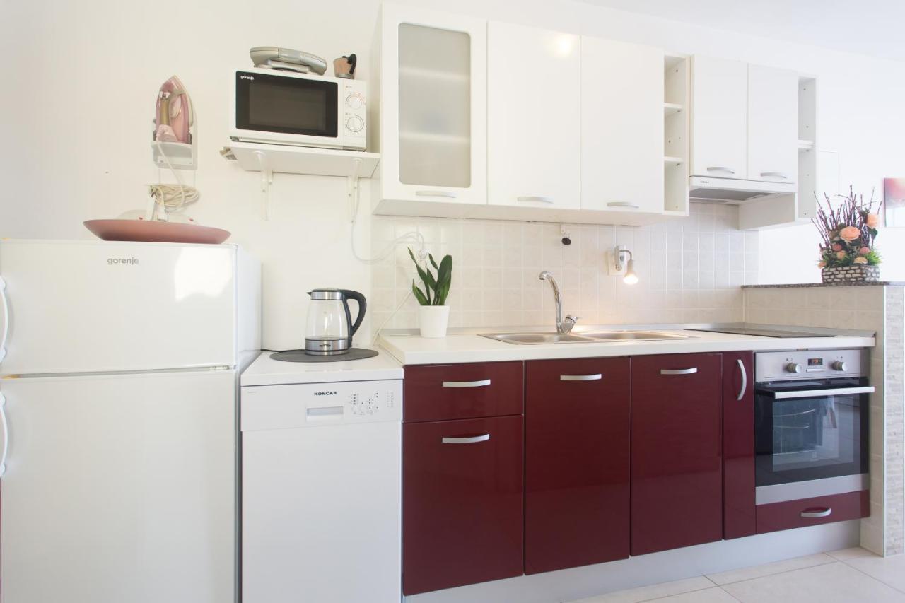 Apartments Bandic - 30 Meters To The Beach Trogir Eksteriør bilde